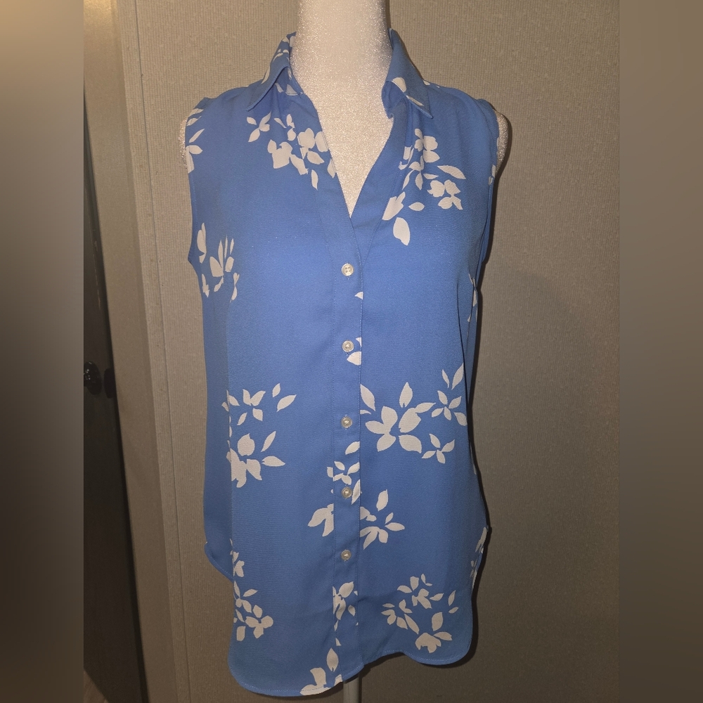 Ann Taylor Blue and White Floral Blouse